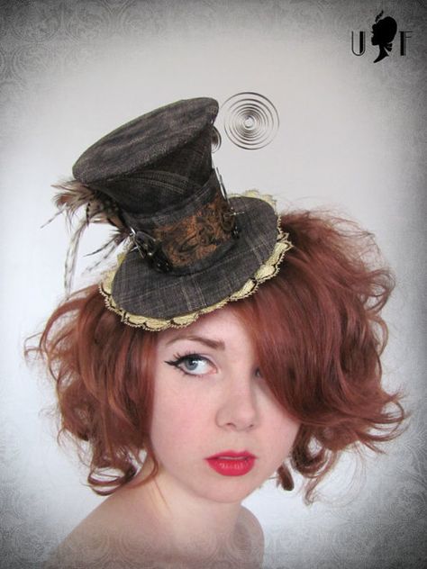 I like the little hat Moda Steampunk, Steampunk Hairstyles, Steampunk Top, Floral Fascinators, Steampunk Top Hat, Steampunk Hat, Fascinator Hairstyles, Steampunk Wedding, Steampunk Cosplay