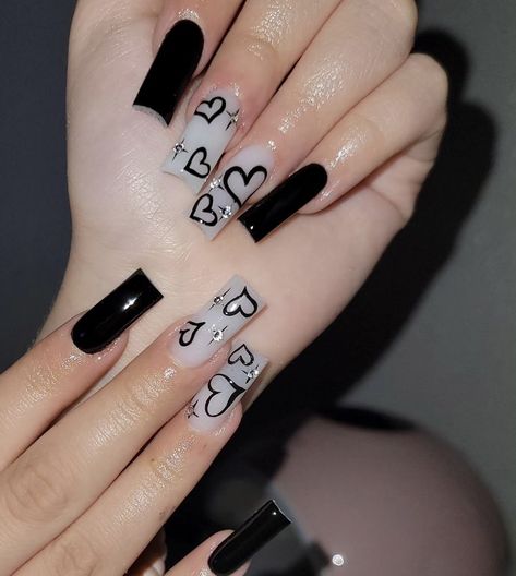 Rose Makeup, Long Press On Nails, Black And White Heart, Nail Forms, Rhinestone Heart, Elegant Nails, Nail Games, Nail Accessories, False Nails