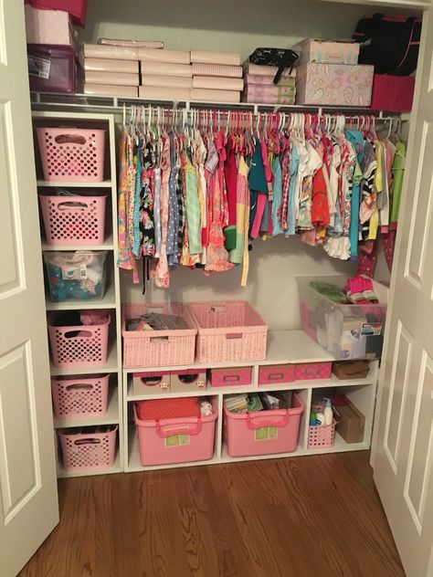 Son's Room Design, Sister Closet Organization, Girls Closet Organization Ideas, Babydoll Organization Ideas, Kids Closet Organization Ideas Diy, Toddler Girl Closet Organization, Small Kids Closet Organization, Closet Organization Ideas Kids, Small Room Organization Bedroom