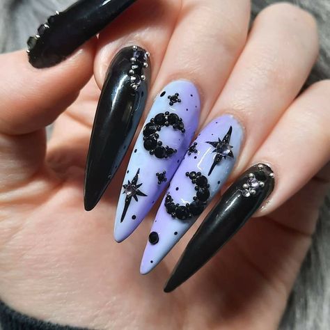 Witchy Nails, Gothic Nails, Goth Nails, Pretty Nail Art Designs, Pretty Nail Art, Nail Art Tutorial, Funky Nails, Stiletto Nails, Halloween Nails