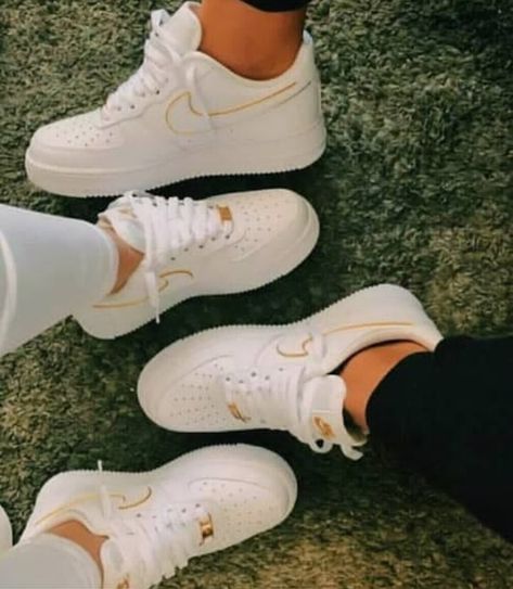 Matching Nike Shoes For Couples, Matching Couple Shoes, Matching Shoes For Couples, Couple Shoes Matching, Cortez Shoes, Couple Sneakers, Shoes Chanel, Trendy Shoes Sneakers, Cute Nike Outfits