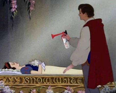 Disney Parody, Snow White Prince, Buddy Guy, Arte Peculiar, Dark Disney, Disney Jokes, Old Disney, Morning Humor, Memes Humor