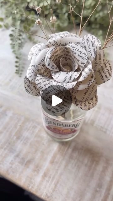 How To Fold Flowers With Paper, Rose Diy Paper, Book Pages Diy, Book Paper Flowers, Paper Folding Flowers, How To Make A Rose Out Of Paper, Book Flowers Diy, Rose Paper Craft, How To Make Paper Bouquet