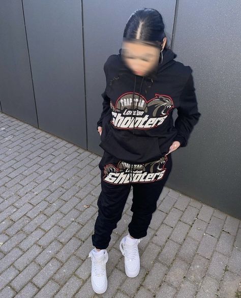 Trap Star Tracksuit, Trapstar Tracksuit Women, Trapstar Girl, Tracksuit Outfit Women Street Styles, Drip Outfits Women, Tracksuit Outfit Women, Chailee Son, Trapstar Tracksuit, Sweat Suits Outfits