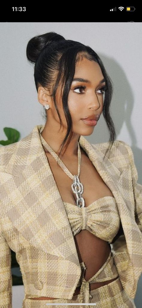 Lori Harvey Updo, Corporate Hairstyles Women Black, Lori Harvey Slick Back Bun, Curly Classy Hairstyles, Classy Black Women Hairstyles, Lori Harvey Ponytail, Slick Back Straight Hair, Lori Harvey Hairstyles, Lori Harvey Bun