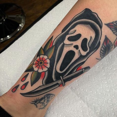 Scream Tattoo Ideas, Scream Tattoos, Jigsaw Tattoo, Traditional Tattoo Halloween, Ghostface Tattoo, Scream Tattoo, Halloween Tattoo Ideas, Traditional Tattoo Inspiration, Movie Design