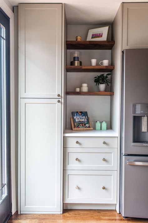 Open Shelves Kitchen Styling, Styling Floating Shelves, Narrow Cabinet Kitchen, Open Kitchen Design, Tall Kitchen Cabinets, Simple Kitchen Design, Open Kitchen Shelves, Kitchen Pantry Design, Kitchen Remodel Ideas