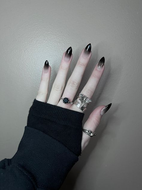 Black To Red Fade Nails, Dark Nail Ideas Simple, Short Sharp Nails Design, Dark Nail Designs Gothic, Simple Dark Nails, Simple Goth Nails, Purple Goth Nails, Ongles Goth, Vampire Nails