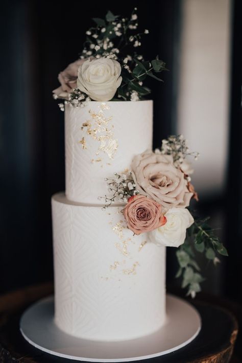 2-tier wedding cake of Min Yee and Brennan at Yarra Ranges Estate Wedding. Photographed by Rick Liston Tall Wedding Cakes, 2 Tier Wedding Cakes, Small Wedding Decor, Raise The Roof, Yarra Valley Wedding, Boho Wedding Cake, 3 Tier Wedding Cakes, Wedding Cake Alternatives, Small Wedding Cakes