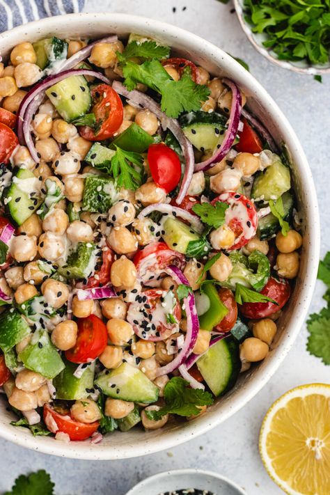 Chickpea tahini salad - The Delicious plate Chickpea Tahini, Healthy Chickpea Salad, Moroccan Chickpea Salad, Salad Chickpeas, Chickpeas Salad, Salad With Tahini Dressing, Tahini Salad, Bell Pepper Salad, Salad Tomato