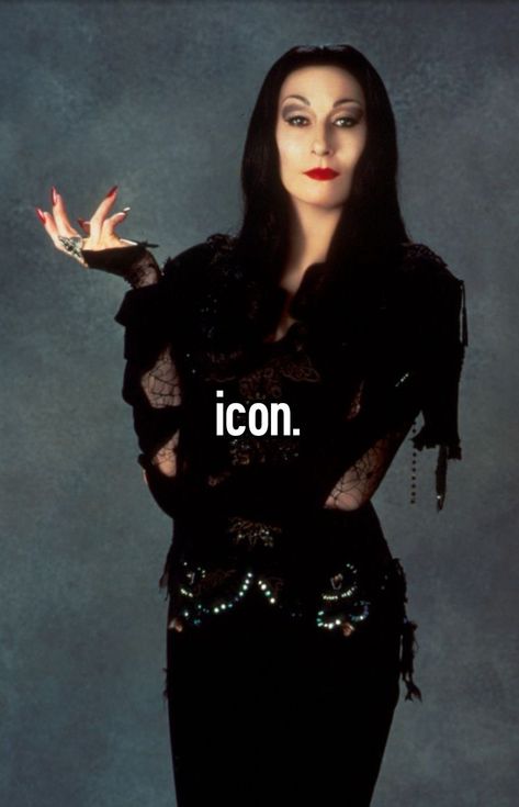 Morticia Addams Aesthetic, Morticia And Gomez Addams, Gomez And Morticia, Gomez Addams, Anjelica Huston, Morticia Addams, Adams Family, Style Gothic, Halloween Style