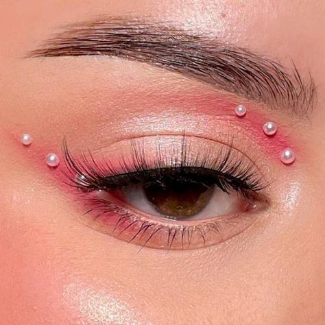 Ringtone Make Up, Cute Makeup Eye Looks, Full Glam Makeup For Brown Eyes, Rhinestone Eye Makeup Hooded Eyes, Bachelorette Makeup Ideas, Light Color Eyeshadow Looks, Pink Makeup Looks For Prom, Pink Makeup For Prom, Eye Crystal Makeup