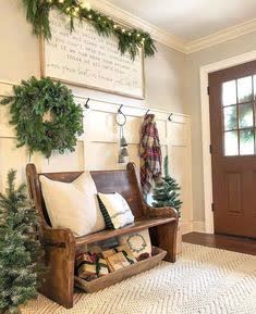 Christmas Entryway, Farmhouse Entryway, Church Pew, Wall Color, Entryway Decor, Christmas Home, Home Living Room, Home Remodeling, Home Projects