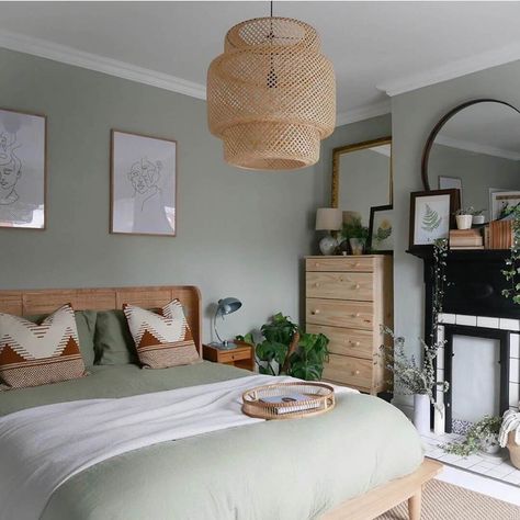 Benjamin Moore Color of the Year 2022: October Mist - The Nordroom Sage Bedroom, Green Bedroom Walls, Green Bedroom Decor, Sage Green Bedroom, Bedroom Trends, Dekorasi Kamar Tidur, Modern Bedroom Decor, Redecorate Bedroom, Green Rooms