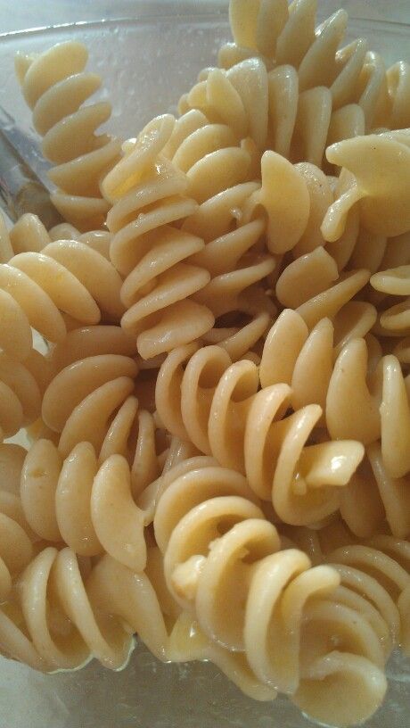 Add flavor to plain whole grain pasta in a pinch! Saute a bit of olive oil, some minced garlic, and lemon juice. Healthy option. Plain Pasta Aesthetic, Clara Core, Plain Pasta, Whole Grain Pasta, Pasta Aesthetic, Plain Spaghetti, Juice Healthy, Pasta Types, Pasta Alternative