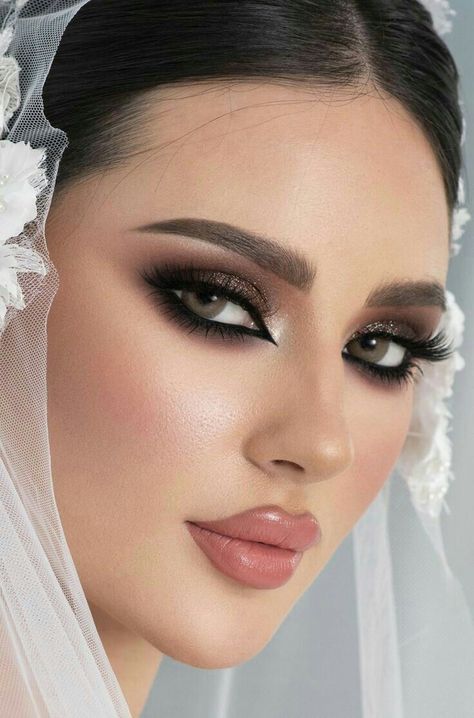 Arabic Makeup Bridal, Arabian Look Make Up Hijab, Middle Eastern Makeup Looks, Middle Eastern Wedding Makeup, Arabic Makeup Looks Arabian Eyes, Arab Makeup Looks, Arabic Bridal Makeup, Kurdish Wedding, Arab Makeup