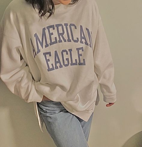 American Eagle Aesthetic, Winter Cozy Aesthetic, Coquette Americana, Baggy Sweater, Aesthetic Crewneck, American Eagle Sweatshirt, Baggy Sweaters, American Eagle Outfits, Cozy Aesthetic