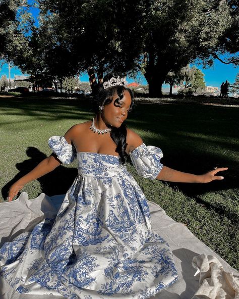 Tatenda Luna | We picnicked and we promenaded @ihirwe_events 🌸🤍 . . #bridgerton #regencycore #regency #springfashion #royalcoreaesthetic | Instagram Bridgerton Aesthetic Black Women, Regencycore Aesthetic, Bridgerton Outfits, Royal Core Aesthetic, Princesscore Aesthetic, Fairytale Life, Bridgerton Aesthetic, Era Aesthetic, Bridgerton Inspired