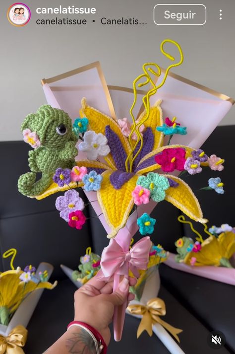 Rapunzel Bouquet, Flower Bouquet Gift Ideas, Bouquet Gift Ideas, Tangled Flower, Flower Bouquet Gift, Crochet Case, Handmade Bouquets, Flower Bouquet Diy, Crochet Ruffle