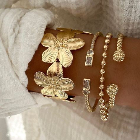 Make a statement with our chunky floral cuff bracelet thats easy to wear and style. Wear alone or layer with other bracelets. 14k Gold Filled Cuff Diameter: 52mm x 34mm Adjustable Hypoallergenic Water resistant & tarnish free Nickel & lead free Unique Gold Bracelets, Women’s Bracelets, Stacked Gold Bracelets, Gold Stacked Bracelets, Cuff Bracelet Outfit, Luxury Bracelet Stack, Gold Hand Jewelry, Bangles Aesthetic, Bracelets Layering