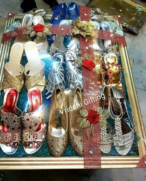 Indian Wedding Trousseau Gift Packing. Gifts Packing Ideas, Indian Wedding Trousseau, Packing Ideas For Wedding, Gift Packing Ideas, Packing Idea, Wedding Trays, Wedding Packing, Wedding Packaging, Gifts Packing