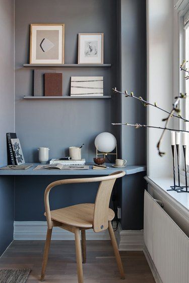 To showcase just how impactful the hue can be, we compiled a shortlist of our favorite blue home office ideas worth considering. #hunkerhome #homeoffice #blueoffice #bluehomeoffice #bluehomeofficeideas Blue Home Offices, Scandinavian Style Home, Home Office Inspiration, Built In Desk, Design Del Prodotto, Modern Home Office, Home Office Space, A Desk, Interior Trend