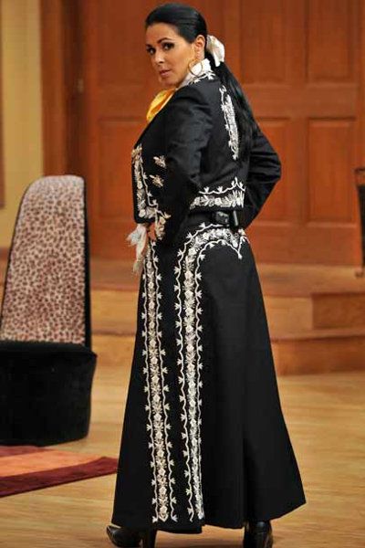 Traditional Mexican Costume Mariachi Outfit For Women, Charro Outfits For Women, Mariachi Women, Cowboy Dressage, Mariachi Outfit, Charro Dress, Charro Outfit, Mexican Outfits, Outfit Traditional