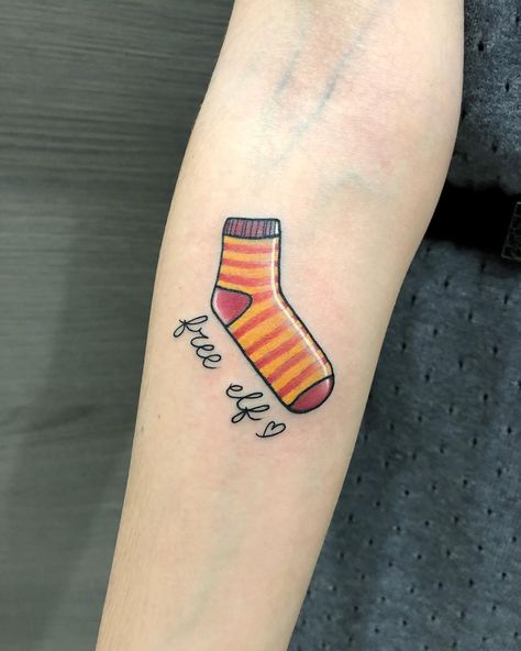 Sock Tattoos For Women, Socks Tattoo Ideas, Dobby Sock Tattoo, Sock Tattoo Ideas, Harry Potter Dobby Tattoo, Heri Poter, Dobby Tattoo, Harry Potter Tattoo Unique, Socks Tattoo