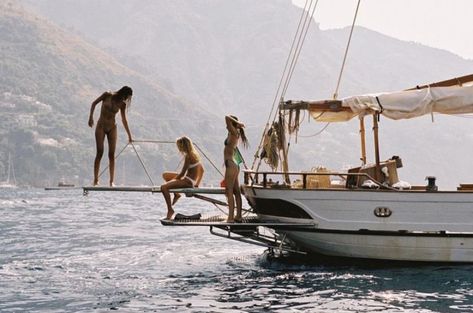 Sail Boat Aesthetic, Carribean Vibes, Capri Boat, Caribbean Aesthetic, Old Money Summer, Summer Vision, Vision Board Images, Vision Board Photos, Super Rich Kids