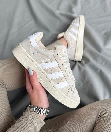 Cream Adidas Campus, White Adidas Campus, White Campus 00s, Beige Campus 00s, Beige Adidas Campus, Adidas Beige Sneakers, Adidas Campus 00s Beige, Adidas Campus 00s White, Adidas Campus Outfit