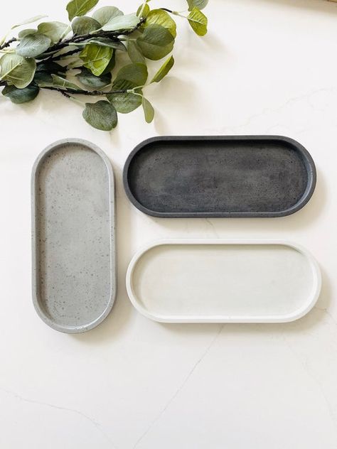 Bottle Tray, Candle Jar Diy, Concrete Tray, Kitchen Set Up, Diy Plaster, Kitchen Tray, Catchall Tray, Handmade Concrete, Bathroom Tray