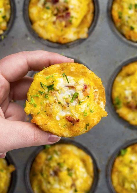 Smashed Tater Tots, Breakfast Muffin Cups, Breakfast Bread Bowls, Breakfast Egg Cups, Muffin Tin Breakfast, Breakfast Cups Recipe, Roasted Breakfast Potatoes, Egg Bakes, Cups Recipes