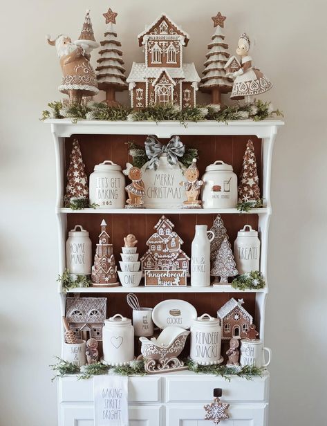 Vintage Christmas Booth, Gingerbread Christmas Kitchen, Gingerbread Display, Gingerbread Frosting, Gingerbread Christmas Decorations, Peppermint Decor, Gingerbread Hot Cocoa, Candy Houses, Gingerbread Kitchen