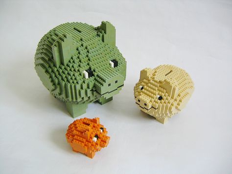 Nesting Piggy banks Piggy Bank Craft, Baby Bookshelf, Piggy Bank Diy, Diy Lego, Kids Play Toys, Goldfish Bowl, Lego Animals, Lego Craft, Lego Room