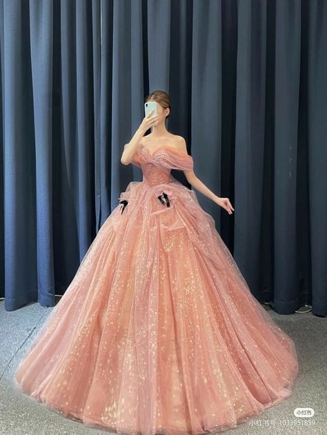 Sparkly Quince Dress, Classic Ball Gowns, Debut Gowns, Debut Dresses, Dream Prom Dress, Sparkly Wedding Dress, Jersey Basketball, Princess Fashion, Quince Dress