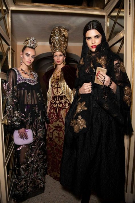 Dolce Gabbana Aesthetic, Dolce And Gabbana Aesthetic, Dolce And Gabbana Alta Moda, Dolce Gabbana Alta Moda, Runway Magazine, Dolce And Gabbana Fashion, Milano Fashion, Royal Dresses, Stefano Gabbana