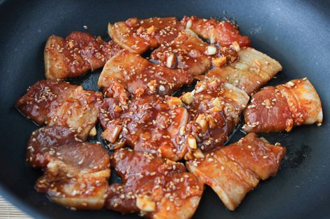 Pan fry Korean style pan-fried pork belly Pork Rashers Recipe, Asian Pork Belly, Korean Pork Belly, Pork Belly Strips, Fried Pork Belly, Korean Pork, Pork Belly Slices, Asian Pork, Pork Belly Recipes