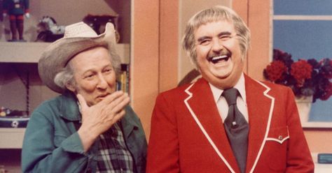 With over 200 episodes, "Captain Kangaroo" captured the hearts of children all across America. The silly, loosely formatted television show ran for nearly 30 years, making it the longest running children's program of its day. Famous Veterans, Captain Kangaroo, Lee Marvin, Family Oriented, Childrens Tv, Tv Icon, School Daze, Tv Time, Classic Television