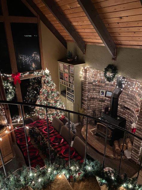 Christmas Loft, Boston Apartment, Winter Things, First Apartment Decorating, Christmas Apartment, Cosy Christmas, Christmas Living Rooms, Christmas Feeling, Winter Vibes