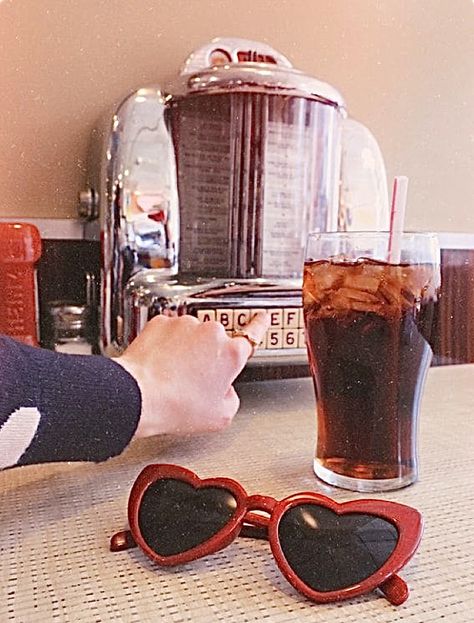 50’s Aesthetic, 1950s Aesthetic, Vintage Americana Aesthetic, Retro Instagram, 50s Aesthetic, Johnny Rockets, 60s Aesthetic, Americana Aesthetic, Aesthetic Heart