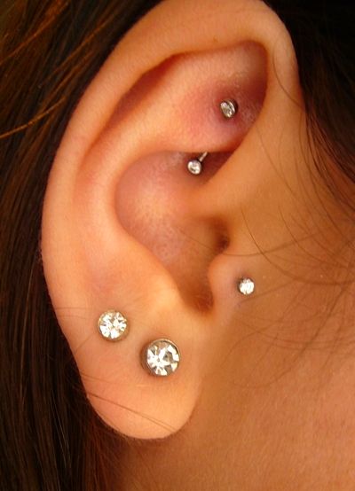 Cute want the rook and Tragus pierced Vintage Tattoos, Ear Piercing Ideas, Ear Peircings, Multiple Ear Piercing, Forward Helix Piercing, Smiley Piercing, Multiple Ear Piercings, Cute Ear Piercings, Cute Piercings