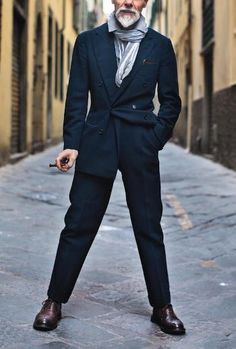 Here are my 5 style tips for older men – how a man can dress sharp past the age of 50. Clothes For Men Over 50, Formals For Men, Older Mens Fashion, Men Over 50, Older Man, Mens Fashion Casual Winter, Mens Fashion Rugged, Mens Fashion Classic, Mens Fashion Urban