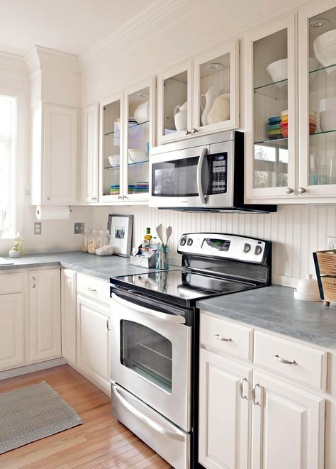 Elegant Backsplash, Contemporary Backsplash, Beadboard Kitchen, Cabinet Trends, White Kitchen Backsplash, White Tile Backsplash, Beadboard Backsplash, Farmhouse Kitchens, Kitchen Glass