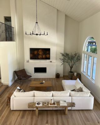 The Vibe For Our San Diego House - Sivan Ayla Living Room Apartment Neutral, Minimal Modern Living Room, Sivan Ayla, Sitting Rooms, Spanish Revival, Sanya, Dream Apartment, Cozy Interior, Living Room Inspo