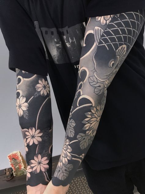 Live Tattoos, Japanese Sleeve Tattoo, House Tattoos, Traditional Japanese Tattoo Sleeve, Tattoo House, Tattoo Jesus, Tattoo Koi, Japanese Leg Tattoo, Black Sleeve Tattoo