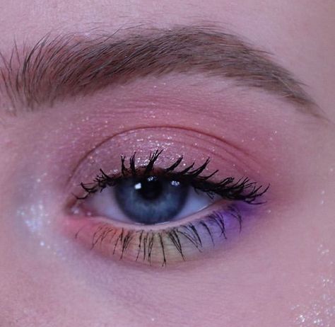 Soft Eyeshadow, Rainbow Eye Makeup, Healthy Makeup, All Natural Makeup, Pride Makeup, Rainbow Makeup, Colorful Eye Makeup, Makeup Eye Looks, Creative Eye Makeup