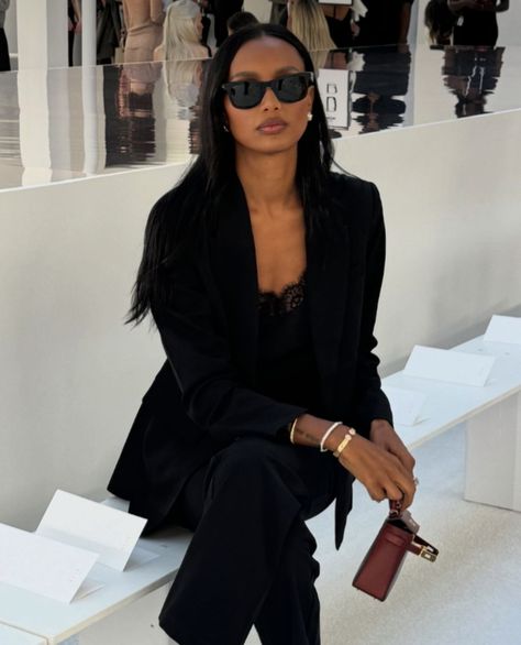 Jasmine Tookes Style, Elegant Chic Outfits, Paris Trip Outfits, Jasmin Tookes, Jasmine Tookes, Black Tie Dress, Classy Dress Outfits, Elegant Chic, Outfits Winter