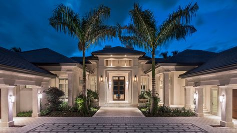 Exterior Entryway, Modern Mediterranean Homes, House Models, Front Profile, Florida Landscaping, Mediterranean Style Homes, Beautiful House Plans, Luxury House Plans, Cash Money