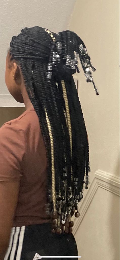 Blonde Box Braids With Beads, Peekaboo Blonde, Box Braids With Beads, Black Box Braids, Blonde Box Braids, Blonde Braids, Braids Hairstyles Pictures, Braids With Beads, Pretty Braided Hairstyles