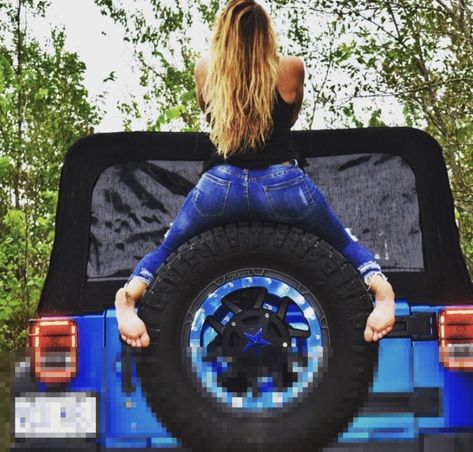 Naked Jeeps & Jet Skis Jeep Wrangler Girl, Jeep Baby, Jeep Photos, Jeep Girls, Custom Jeep Wrangler, Classic Jeeps, Jeep Wave, Jet Skis, Wrangler Accessories